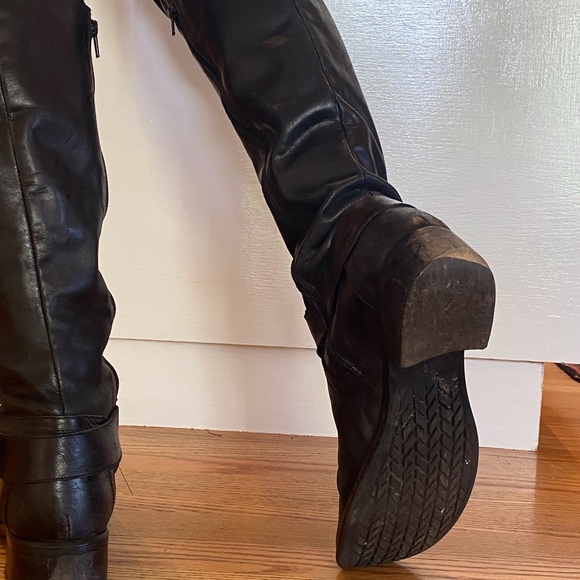 Tall black boots - Picture 4 of 10